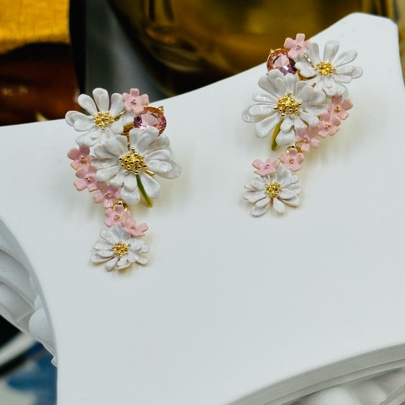 🆕 LES NEREIDES 🧿 NIB Verbena Flower and Round Stone Dangling Earrings - Picture 6 of 16